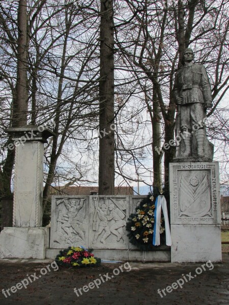 Monument Statue Vascau Romania Transylvania