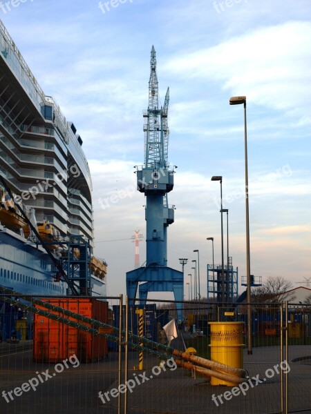 Shipyard Shipyard Crane Crane Ozeanriese Ship