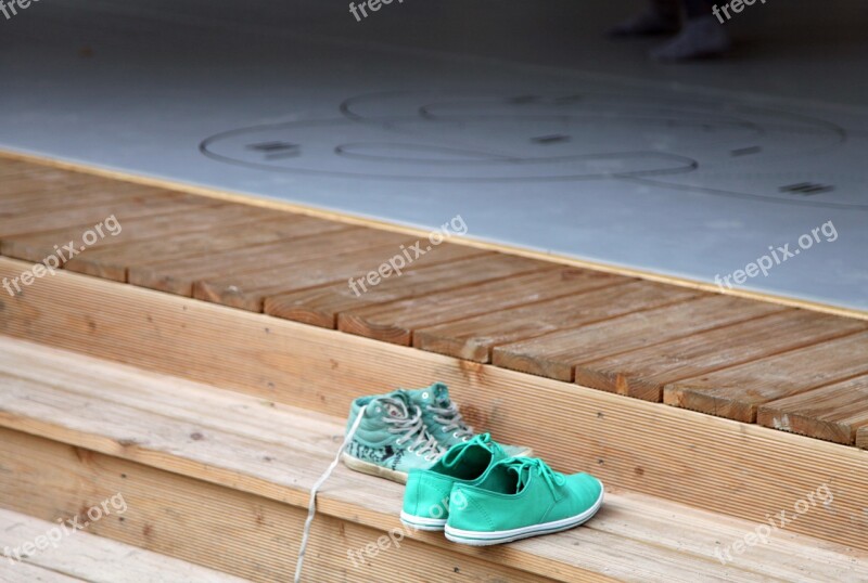 Shoes Green Stairs Mouth Guard Level