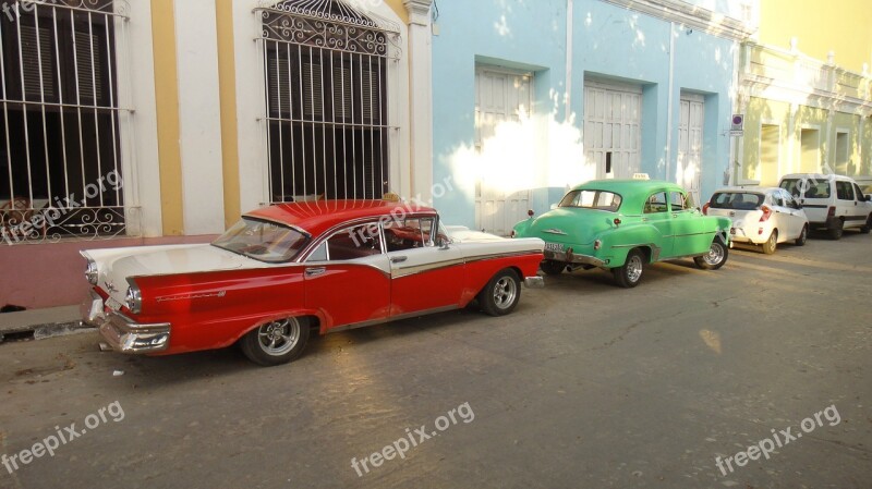 Oldtimer Green Red Cuba Havana