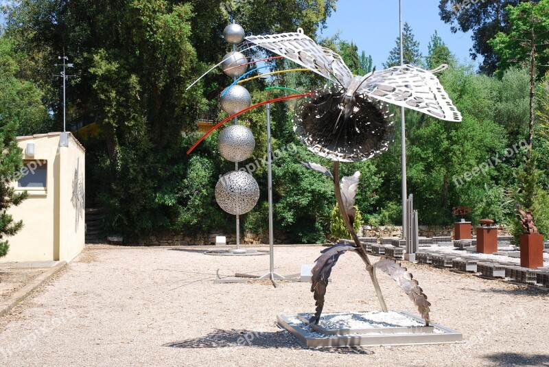 Spain Artist Sculpture Metal Man Parasols