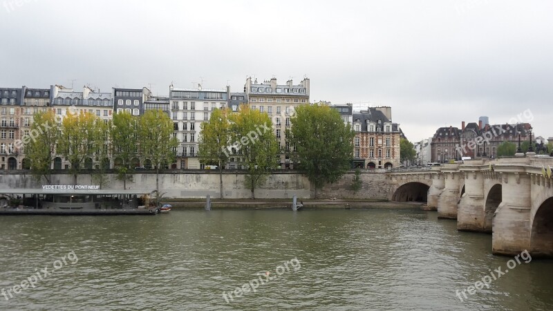 Paris Senna Pont Neuf Water Bridge