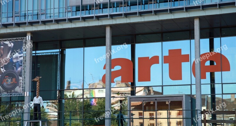 Arte Watch Tv Mirroring Window Facade