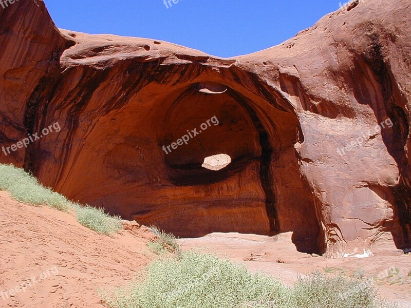 Monument Valley Cave Hole Usa Arizona