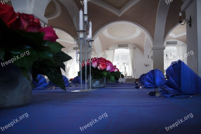 Restaurant Table Covered Take Out Tablecloth