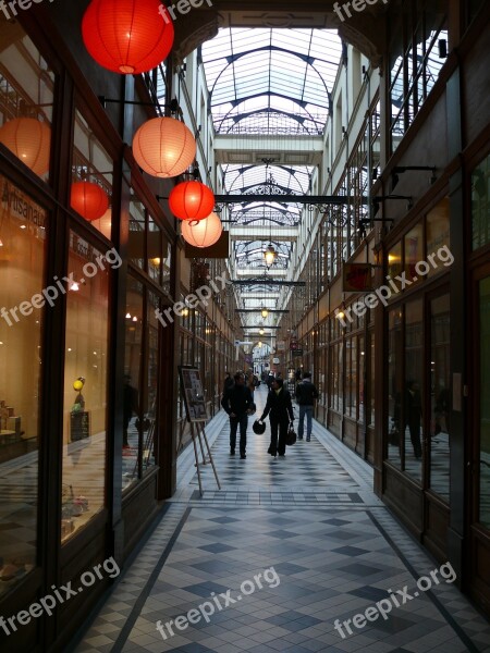 Trade Paris Gallery Light Evening