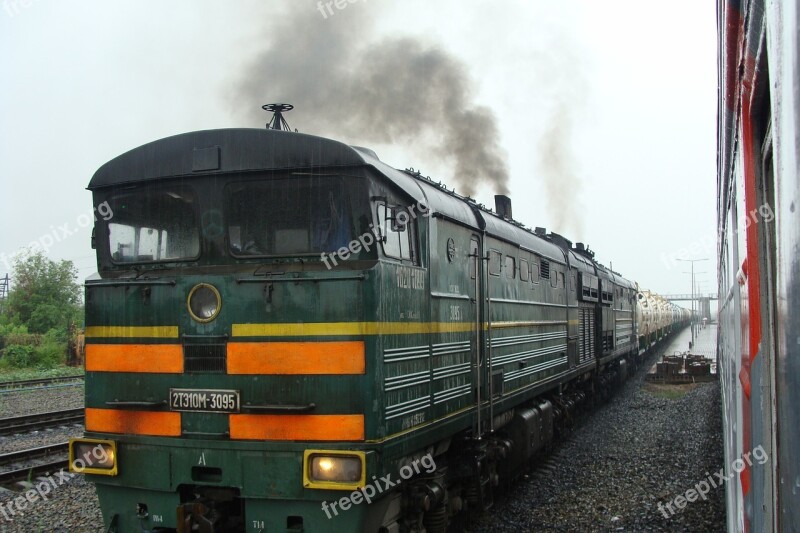 Train Diesel Locomotive Russia Station Rain