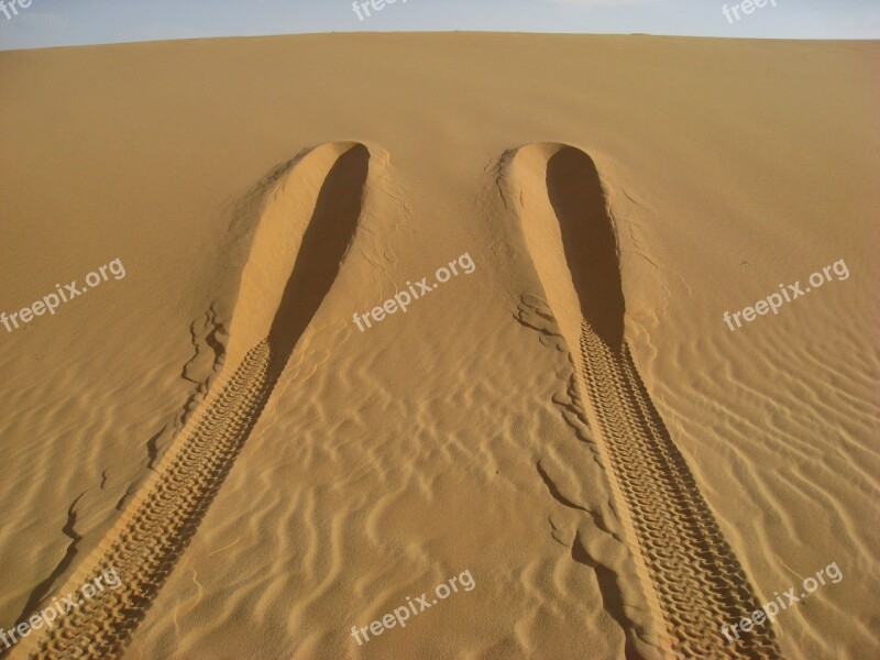 Desert Sand Sahara Traces Tires