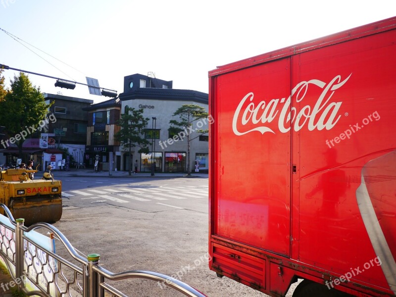 Coca Cola Tea Bukchon Street Red