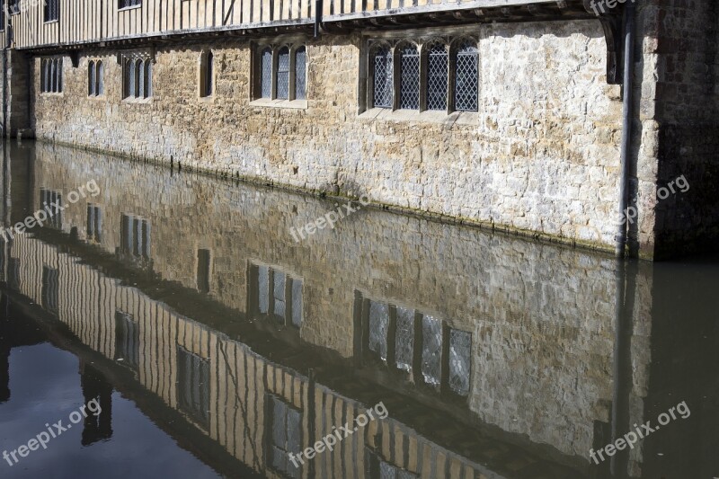 Ightham Mote Moated Manor House Stonework Trefoil Stone Window Frames Leaded Lights