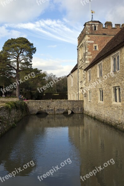 Ightham Mote Medieval Moated Manor House Stonework Brickwork Bridge