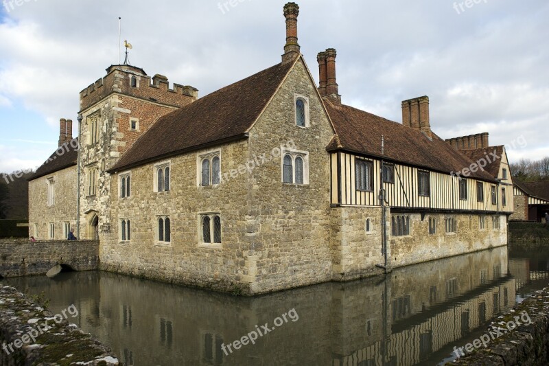 Ightham Mote Medieval Moated Manor House Stonework Brickwork Timber Frame Construction