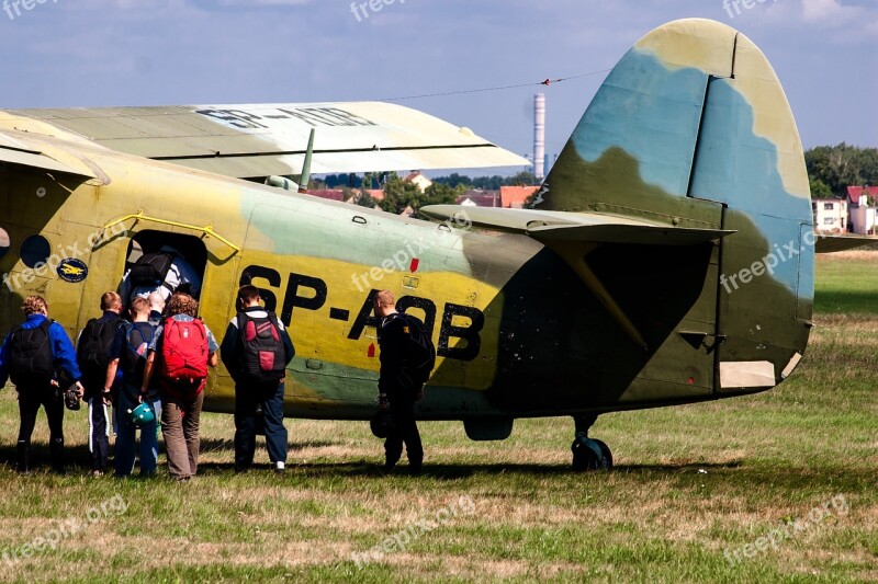 Aircraft Double Decker Propeller Parachutist Free Photos