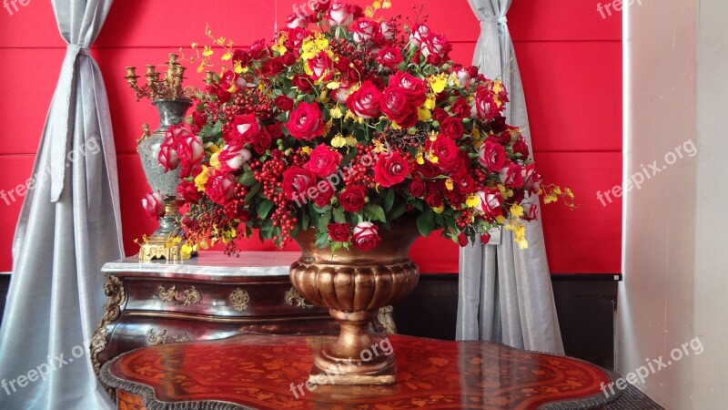 Flower Arrangement Red Roses Vase Of Flowers Free Photos