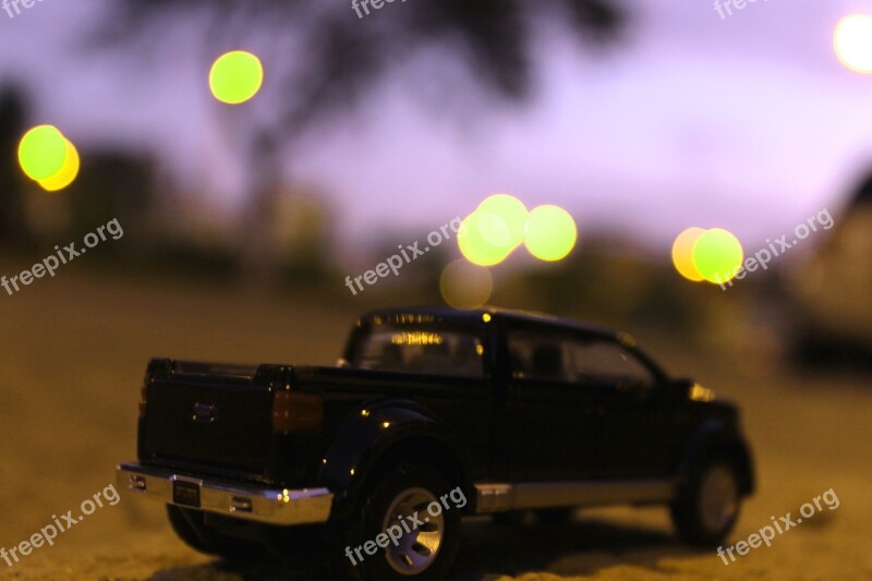 Bokeh Truck 4 X 4 Transport Lead