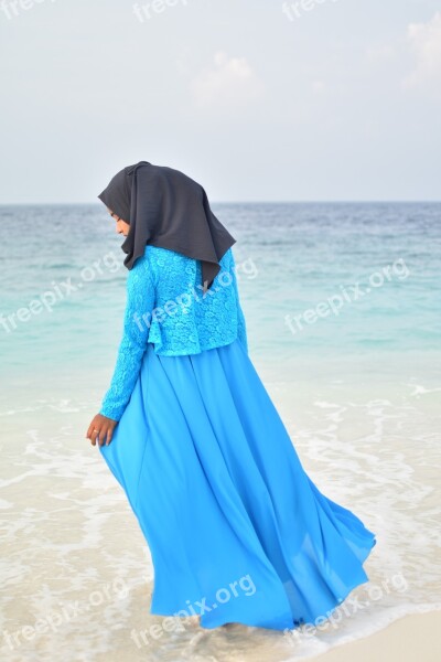 Muslim Islam Blue Long Dress Sea Portrait