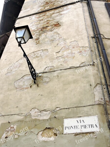 Verona Wall Lamppost Cartel Via