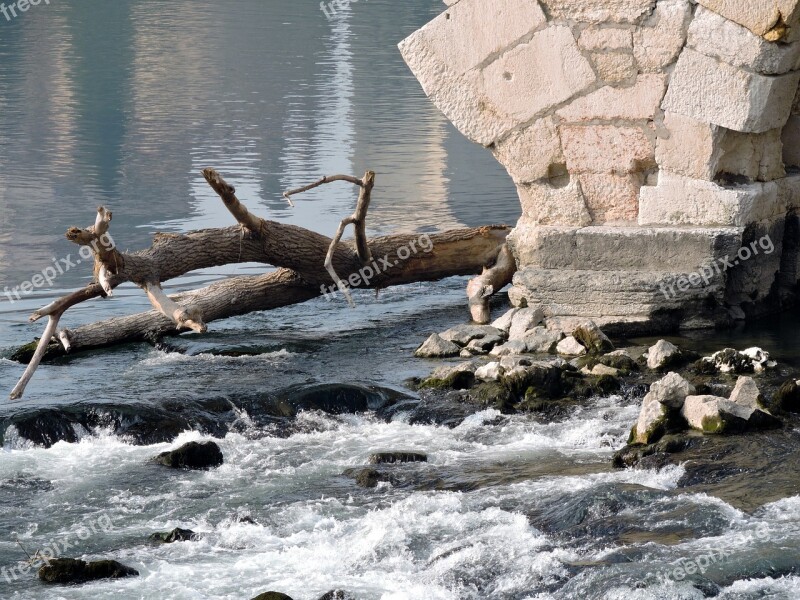 Water River Branch Stone Adige