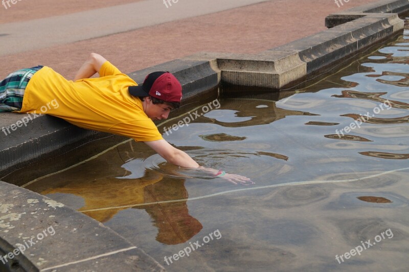 Water Fountain Boy Hand Loss