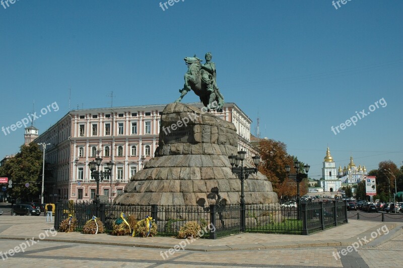 Ukraine Kiev The Symbols Of Kiev Monument Bogdan Khmelnitsky