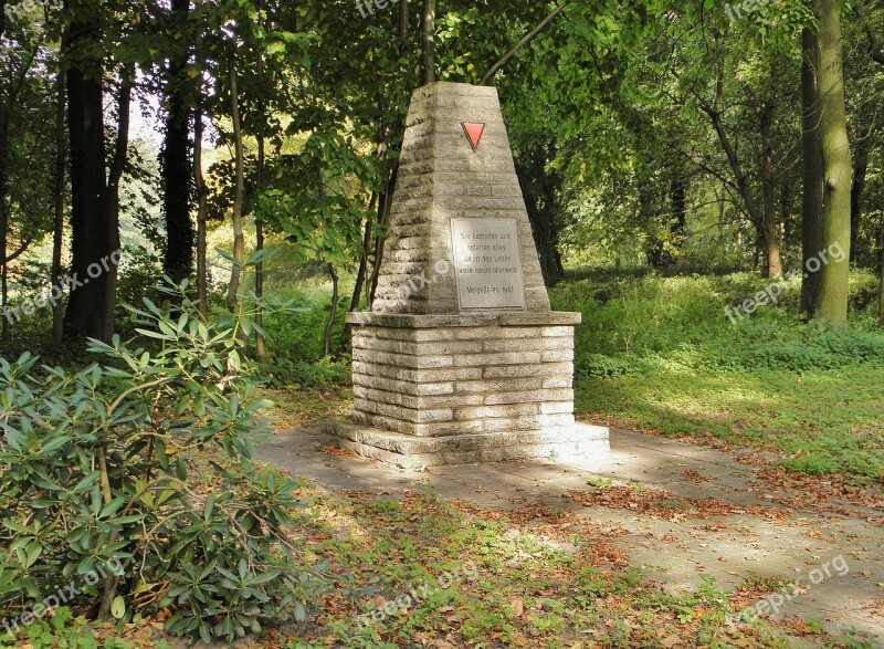 Monument War Memorial To Victims Of Fascism World War Victims