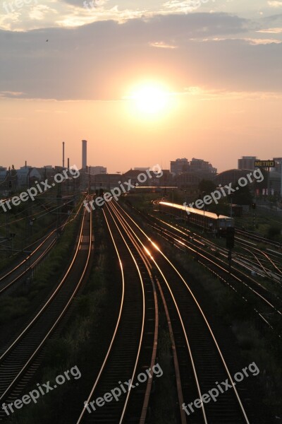 Gleise Sunset Rails Railway Line Sunlight