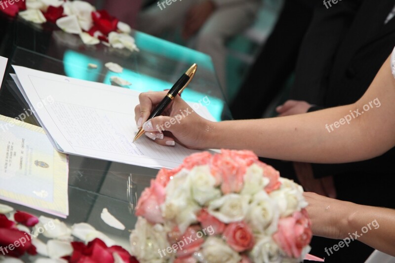 Bride Signing Wedding Signature Signature Married Free Photos