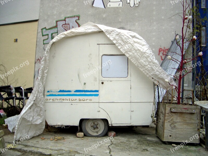 Caravan Berlin Prenzlauerberg Architecture Break Up