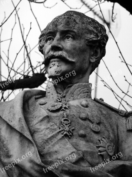 Bust Monument General Chanzy Saint-maixent