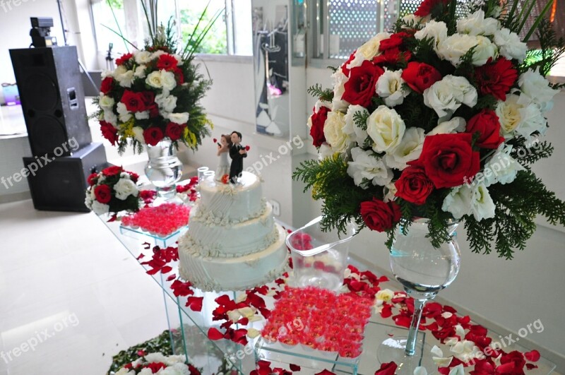 Decorated Table Wedding Cake Decoration Flowers Roses