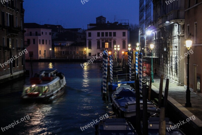 Channel Boat Houses Night Light