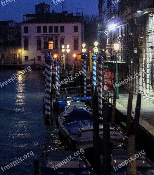 Channel Boat Houses Night Light