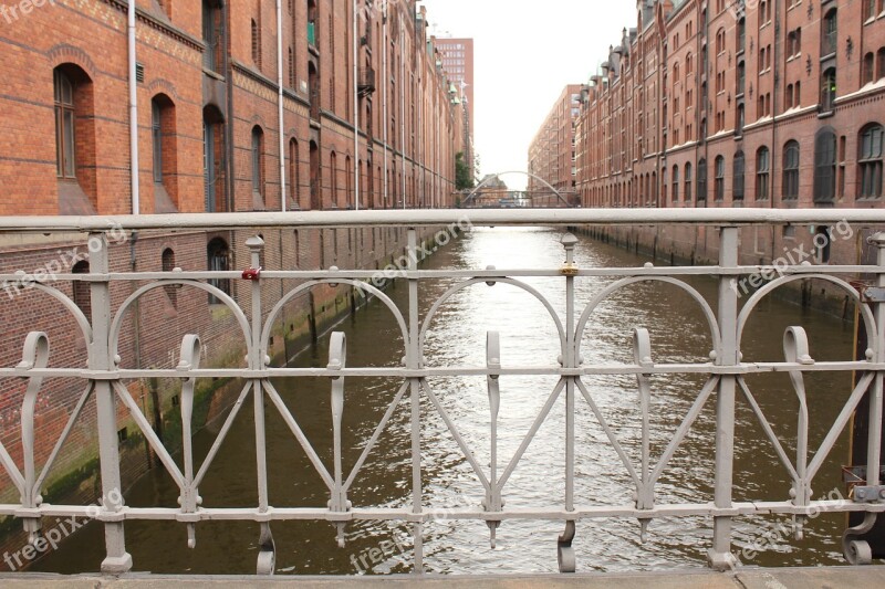 Channel City Speicherstadt Outdated Industry Hanedlsplatz