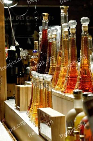 Perfume Eiffel Tower Bottle Walking Christmas Shop