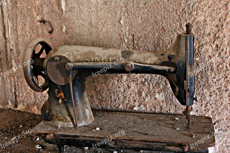 Sewing Machine Old Oblivion Dirty Attic