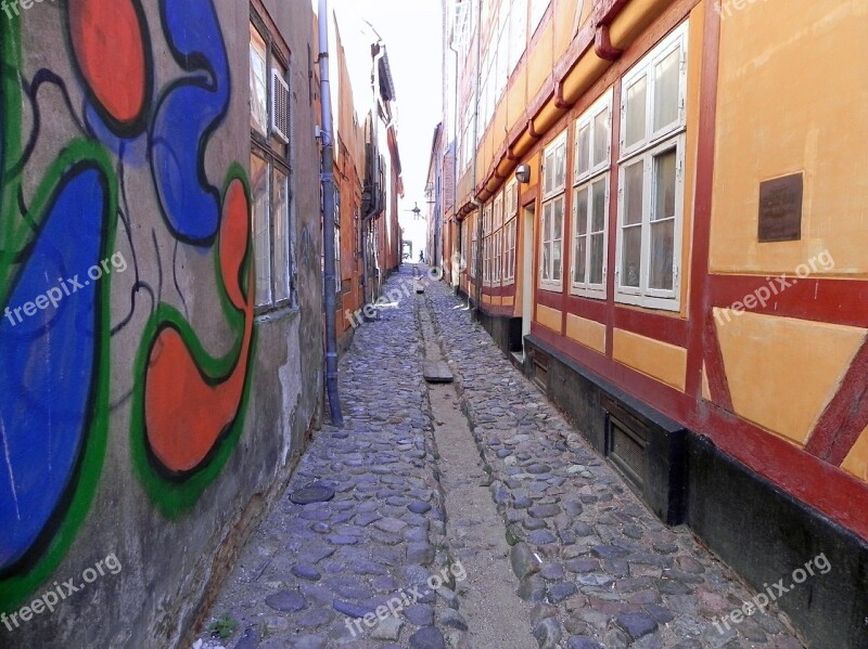 Cobblestone Street Narrow Street Graffiti Window Free Photos