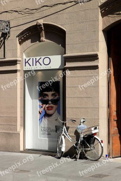 Window Modern Cosmetics Advertising Historic Center