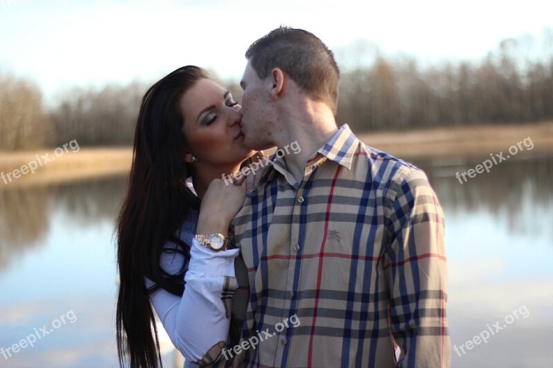 Model Couple Water Kiss Free Photos