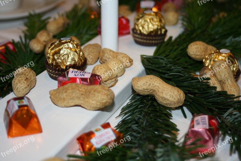 Christmas Peanuts Decoration Holly Table Decoration