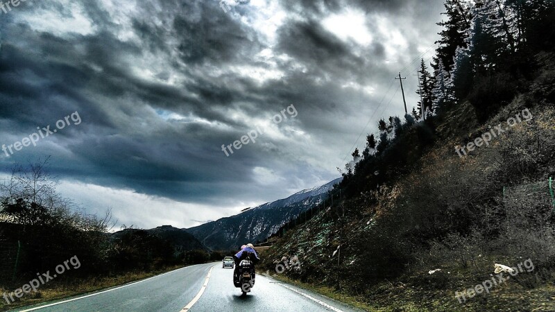 Road Racing Cloudy Day Dark Clouds Highway