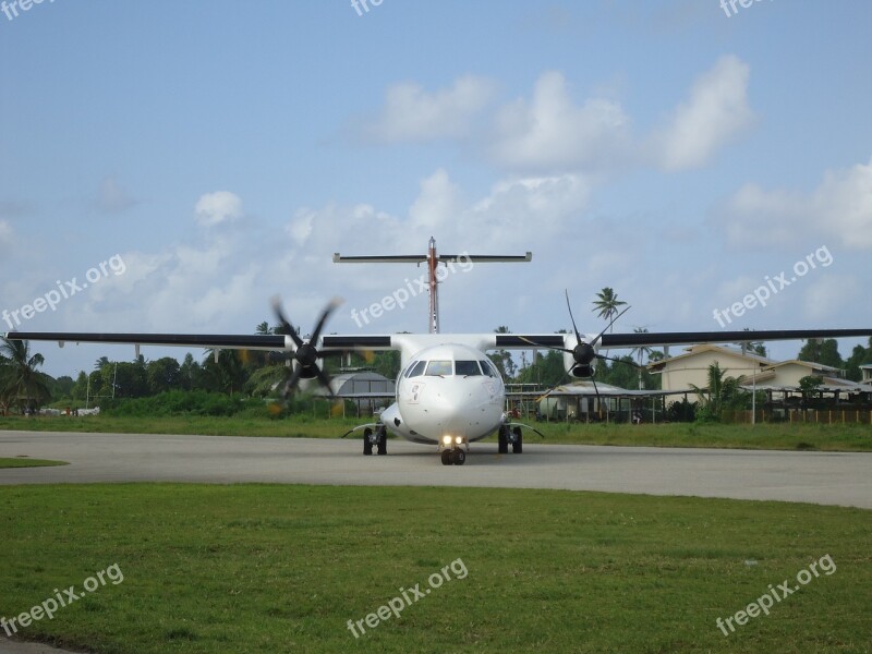 Plane Tuvalu Funafuti Flight Airstrip