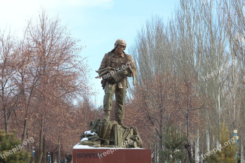 Monument Statue Men Help Man