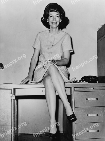 Helen Gurley Brown Magazine Editor Cosmopolitan Author Publisher