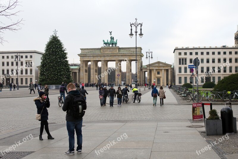 Brandenburg Gate Berlin Historic Edifice Pedestrians Students