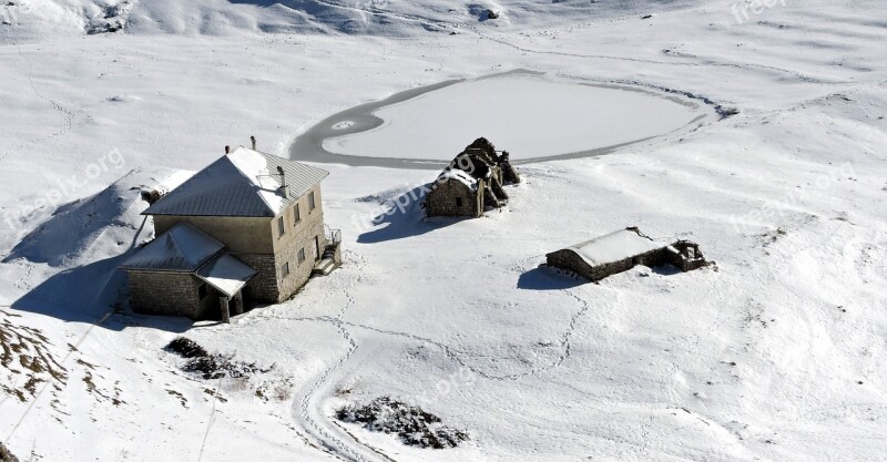 Refuge Alm Snow House Lake