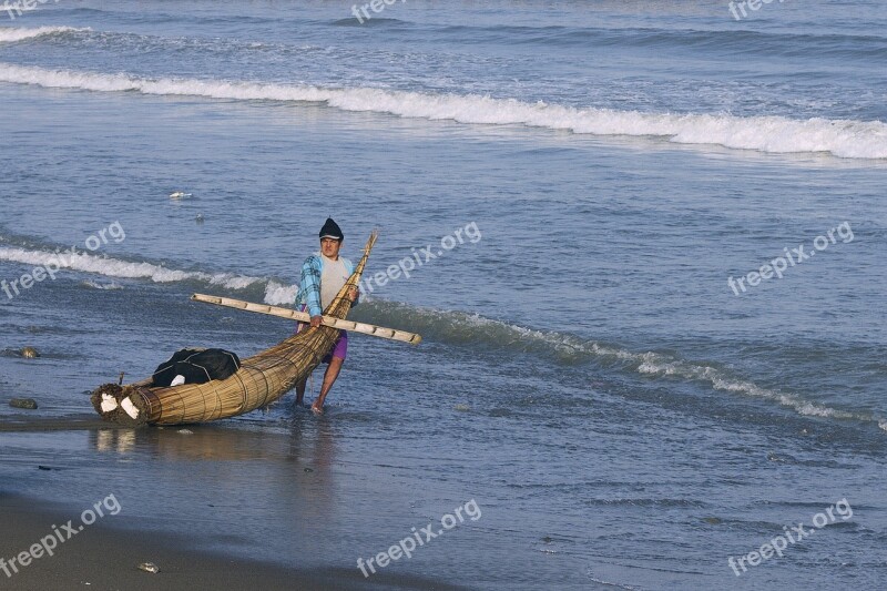 Peru Trujillo Reed Boat Torta De Cabello Fisherman