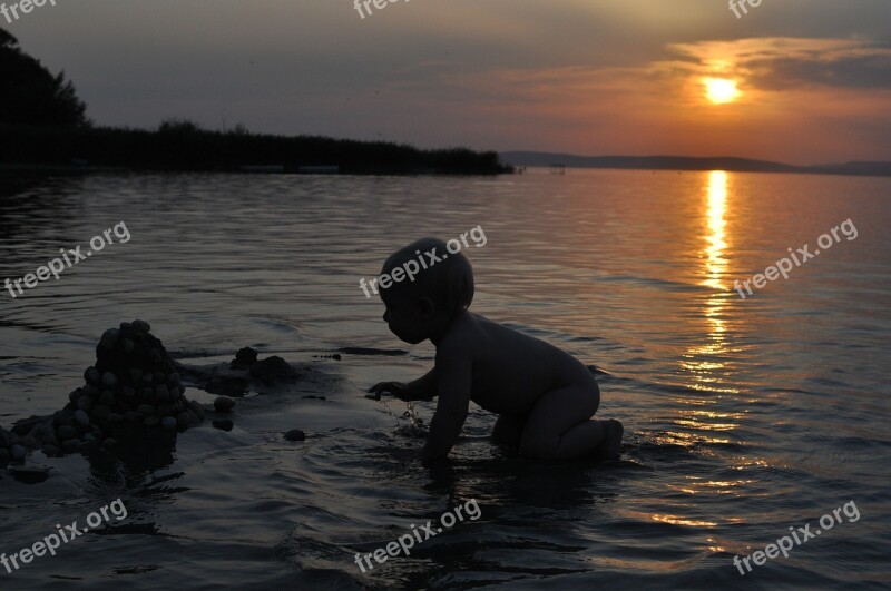 Child Spatter Lake Balaton Beach Kid