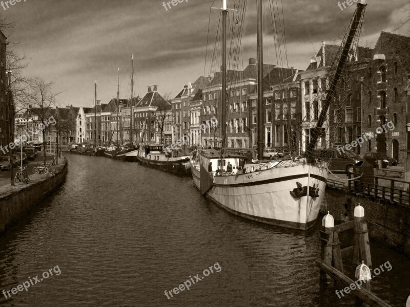 Canal Boats Sailing Europe City