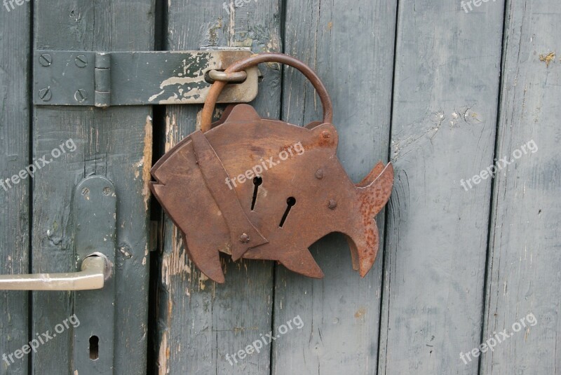 Castle Rust Padlock Closed Wooden Door