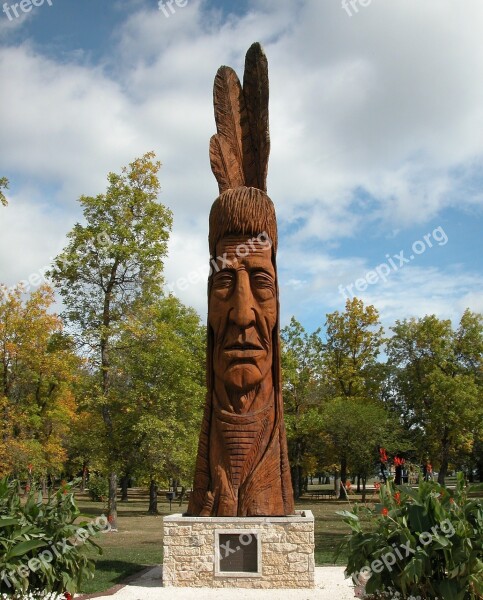 Stake Indian Is Bohrene Monument Stature